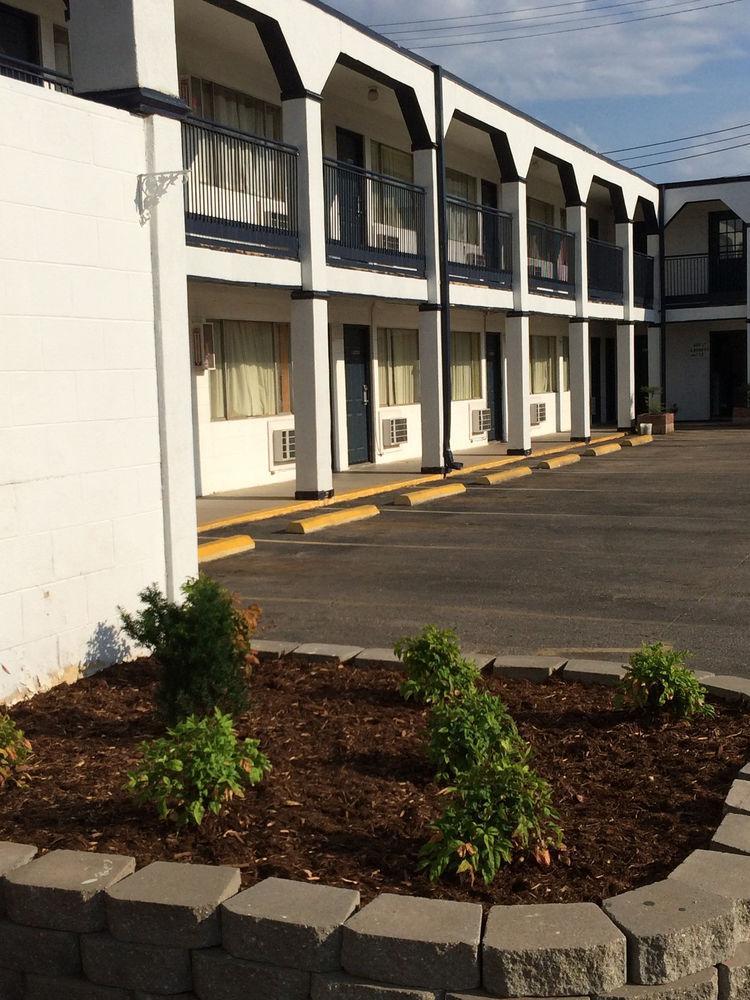 Hutchinson Inn Экстерьер фото