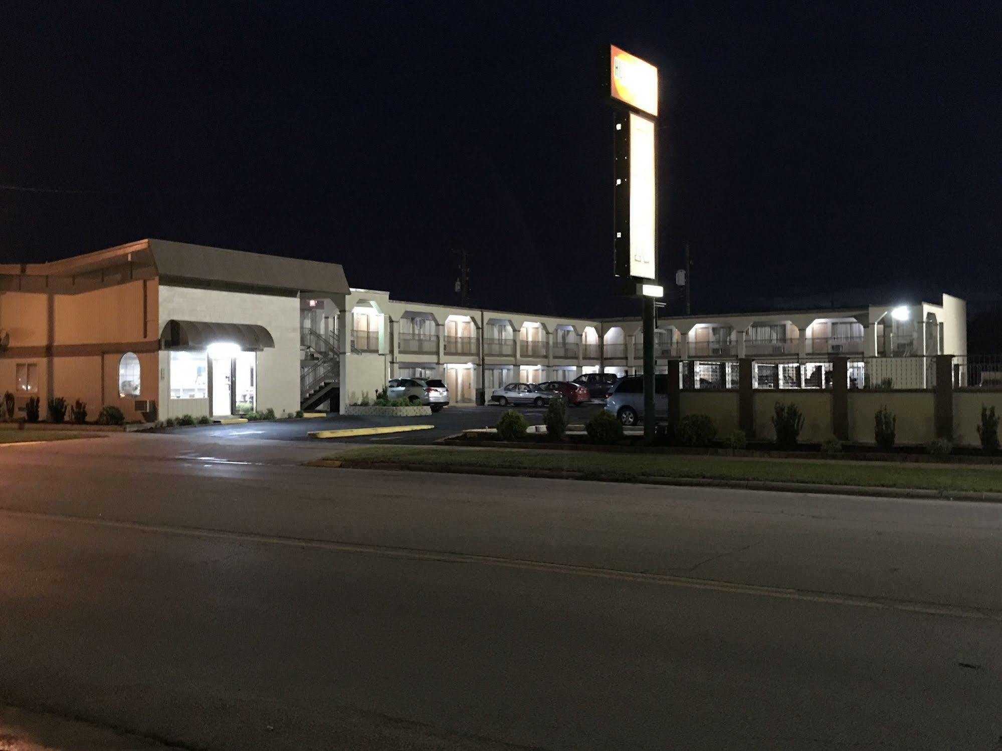 Hutchinson Inn Экстерьер фото