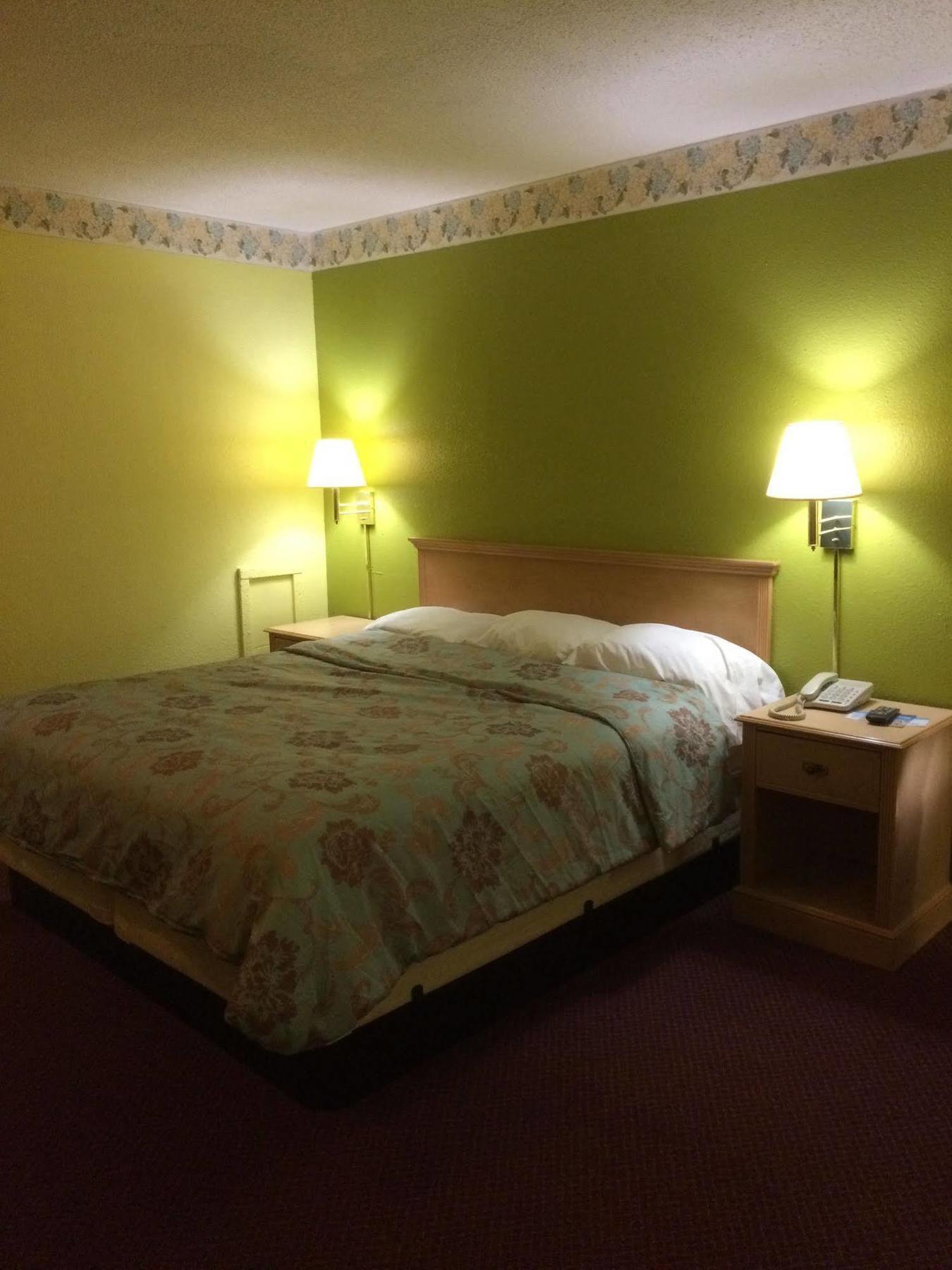 Hutchinson Inn Экстерьер фото