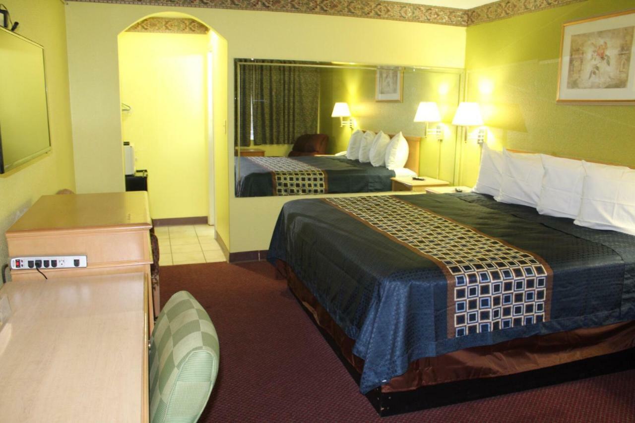 Hutchinson Inn Экстерьер фото